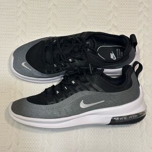 Nike Men's Black and Gray Athletic Shoes